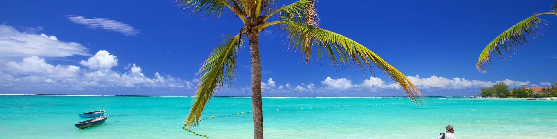 Belle Mare og byder på en sandstrand såvel som en mand