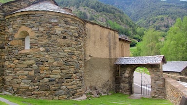 La Cortinada que incluye escenas tranquilas y patrimonio de arquitectura