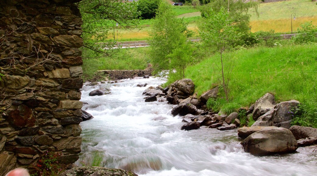 La Cortinada which includes a river or creek