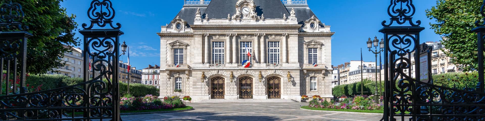 Vue extérieure de l'hôtel de ville de Levallois-Perret, France. Levallois-Perret est une commune située dans le département des Hauts-de-Seine en région Île-de-France, au nord-ouest de Paris