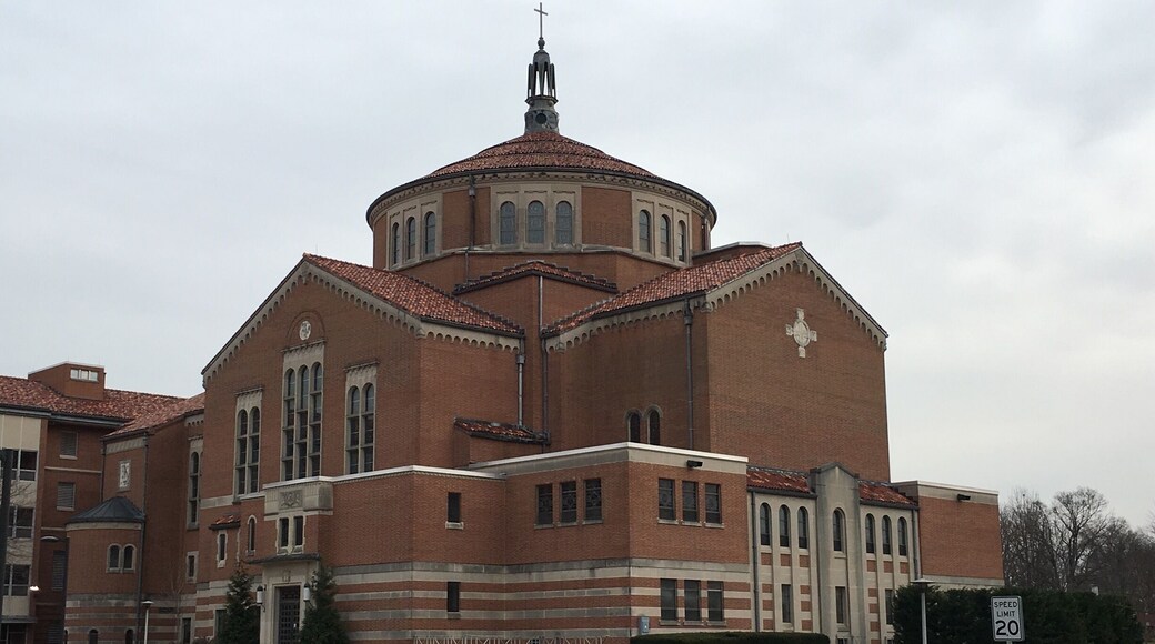 Quiet & Peaceful place to pray.Love the basilica...