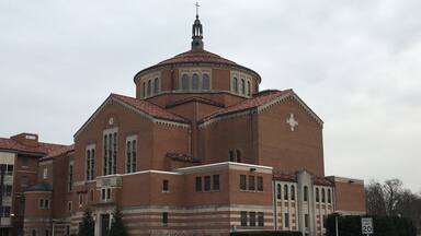Quiet & Peaceful place to pray.Love the basilica...