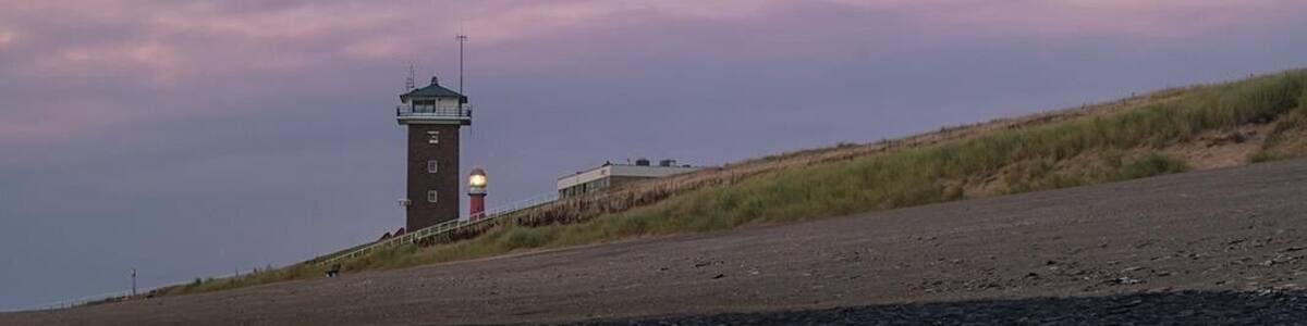 Huisduinen is a smal village along the coast of the north sea located close to Den Helder.
A beautiful place for seascape sunsets.