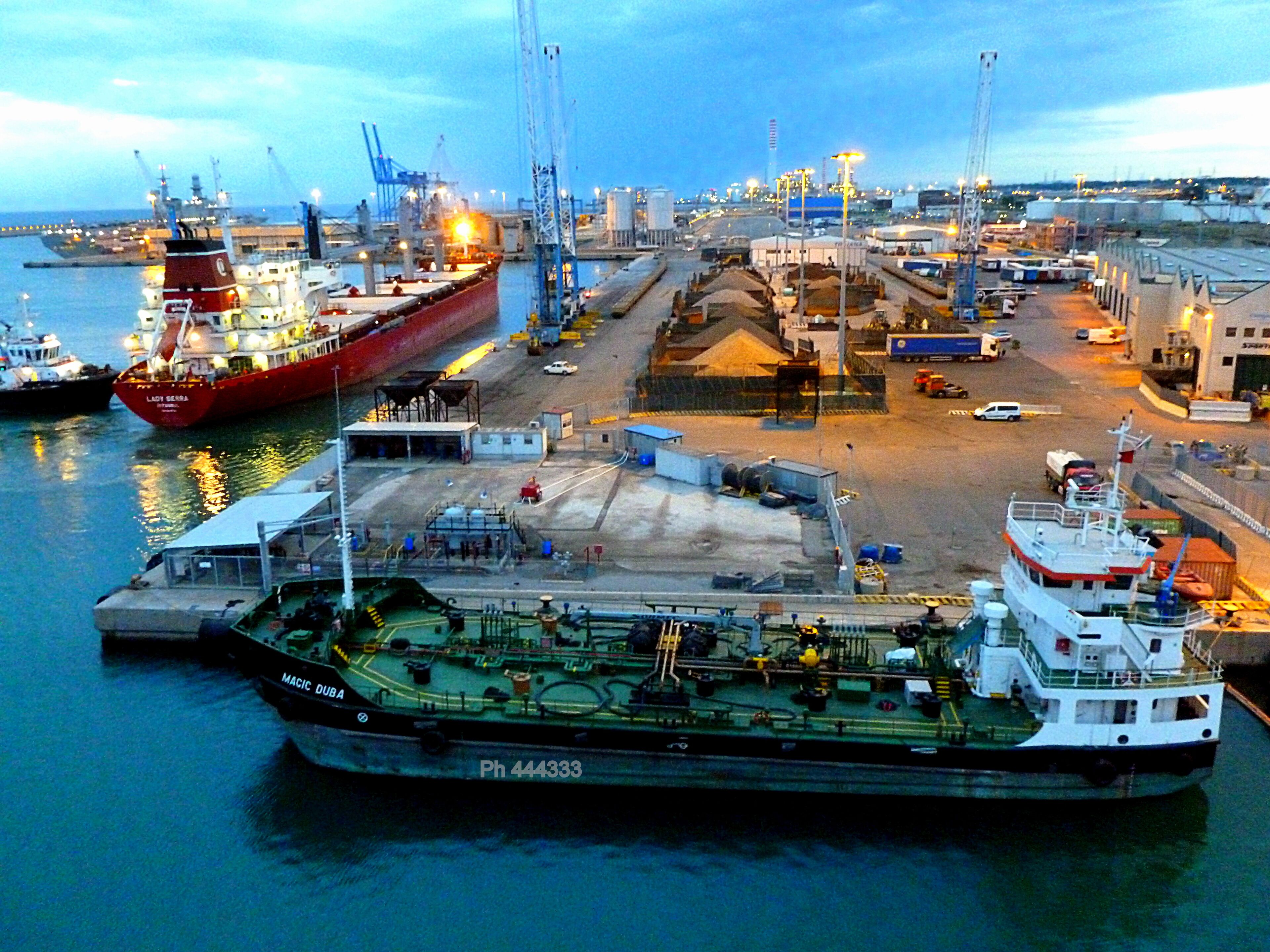 Grimaldi_Uno sguardo dal ponte di una grande nave
