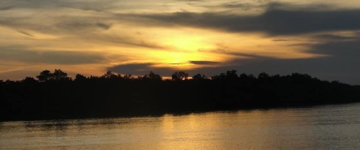 A beautiful sunset view is a seafood restaurant in Kuala Selangor. It is home to huge number of fireflies and one of the best firefly sanctuary in the world. #Malaysia #GoldenHour