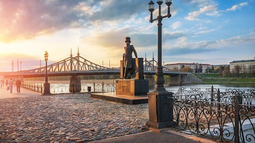 Памятник поэту Пушкину в Твери и закат Monument to poet Pushkin in Tver and sunset