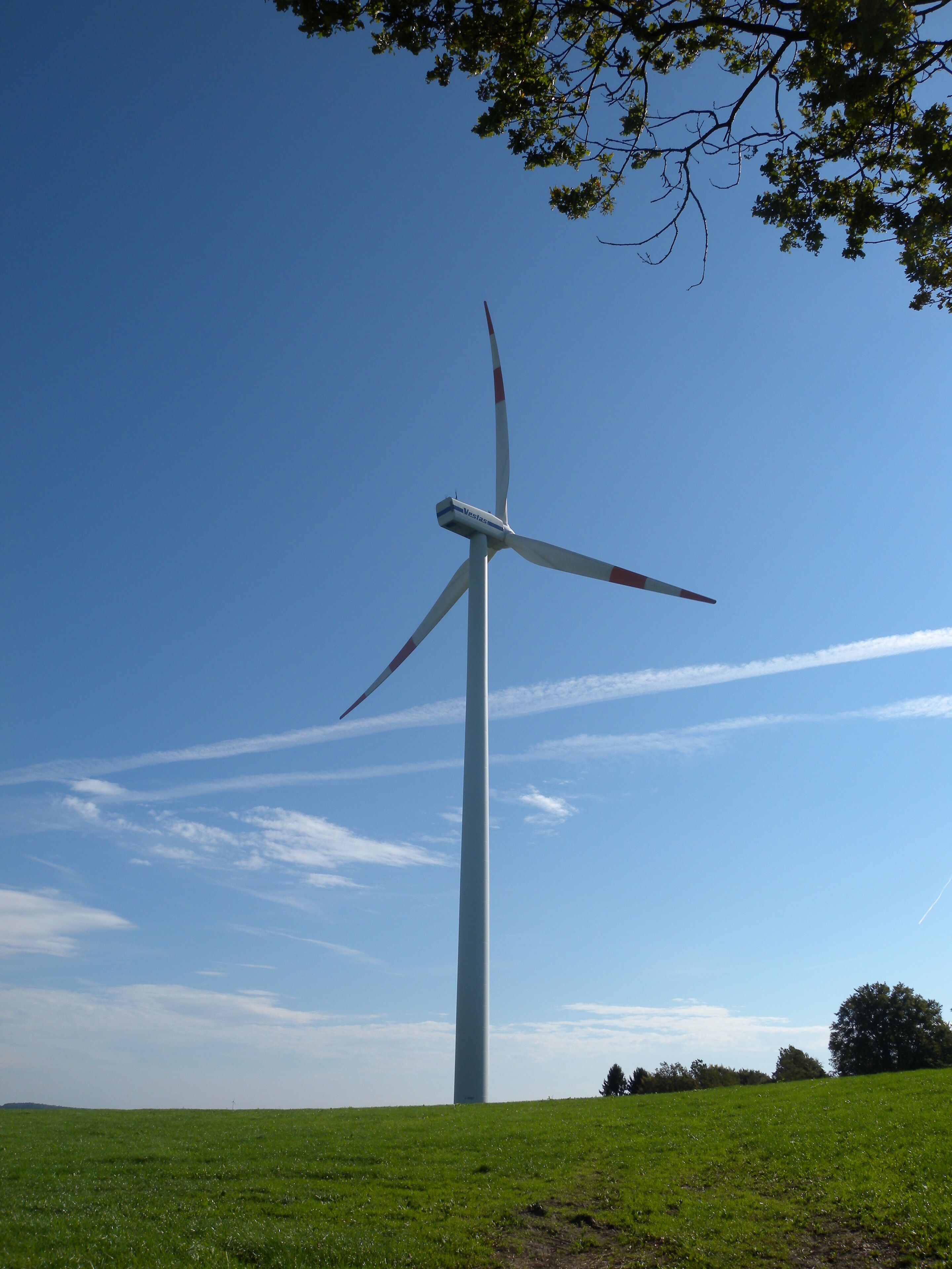 Vestas-Windkraftanlage in Radevormwald, nahe der Ennepetalsperre