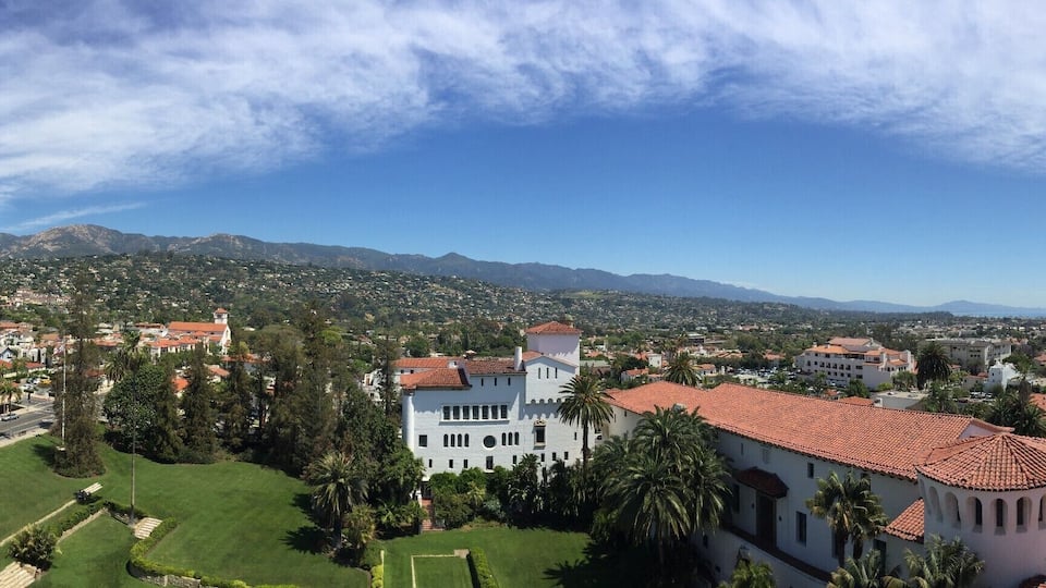 If there's one thing you do on your visit to Santa Barbara, you need to visit the top deck of the County Courthouse. This picture is only a section of the 360 degree views you'll experience of the entire city. The grounds also contain a collection of palms and specimen trees from more than 25 countries.
#SantaBarbara
#California
#lifeatexpedia
#weloveourmarkets
#AMER