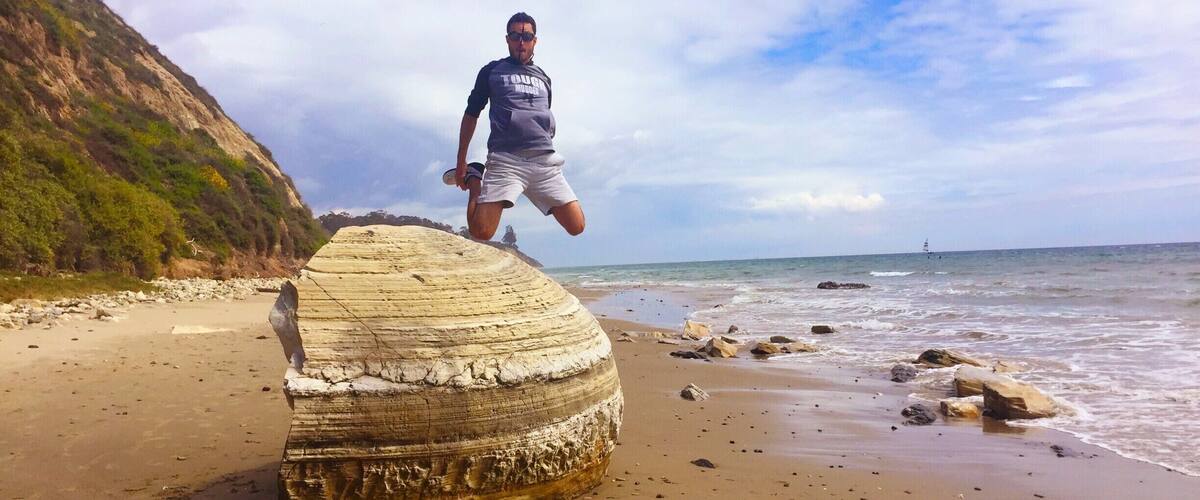 Still don't know what to call this massive rock on Hendry's Beach. I've heard it called Proposal Rock before, but I'm not sure that's official! This is located a little north up the coast from Hendry's Beach and can make for some cool photos.
#California
#beach
#beachbound
#SantaBarbara
#lifeatexpedia
#weloveourmarkets
#AMER
