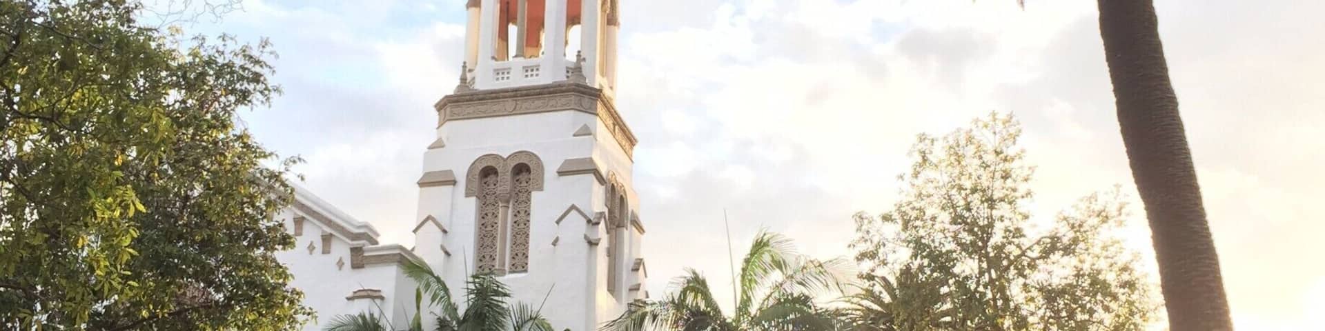 Alameda Park in Santa Barbara is the location for many city-wide celebrations like Summer Solstice and is one of the city's oldest parks. Occupying two blocks in the heart of downtown, it is home to a gazebo as well as the 8,000-square-foot Kids World playground and many rare trees. This view is looking southwest at Our Lady of Sorrows Roman Catholic Church across Anacapa Street, one of the oldest churches in California, dating back to 1782.
#SantaBarbara
#California
#lifeatexpedia
#weloveourmarkets
#AMER