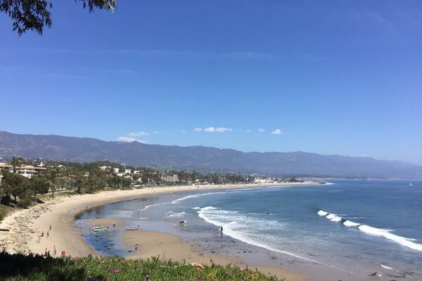 One of Santa Barbara's most popular parks, Shoreline Park stands on a bluff, overlooking the Pacific Ocean with views back towards west beach and the downtown waterfront. The park includes a playground, picnic area and a telescope situated next to a statue of a large concrete whale tail. Use this to spot some whales off the coast!
#SantaBarbara
#lifeatexpedia
#weloveourmarkets
#AMER