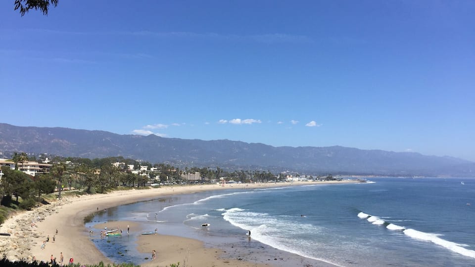 One of Santa Barbara's most popular parks, Shoreline Park stands on a bluff, overlooking the Pacific Ocean with views back towards west beach and the downtown waterfront. The park includes a playground, picnic area and a telescope situated next to a statue of a large concrete whale tail. Use this to spot some whales off the coast!
#SantaBarbara
#lifeatexpedia
#weloveourmarkets
#AMER