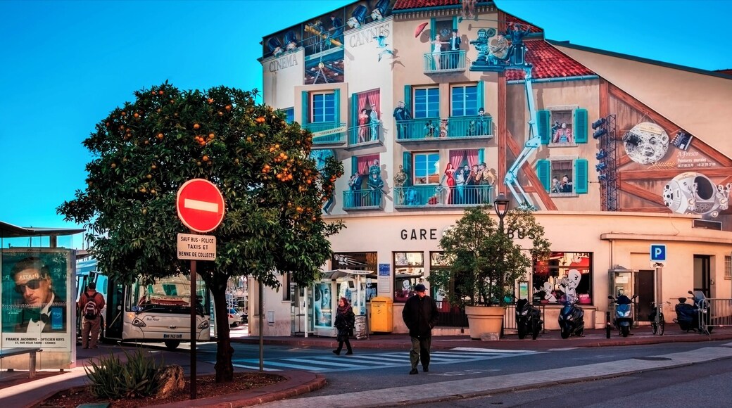 This mural in the main bus station of Cannes was designed by the designer A.Fresco. It depicts scenes from historical movies, actors and scenes.
The walls of Cannes are also part of the cast.
Ever mindful of improving the quality of life of the people of Cannes and enhancing the appearance of the cityâs neighbourhoods, the Municipality of Cannes has since 2002 been promoting a vast programme of giant wall paintings which residents and visitors can discover at various locations across town upon turning into one of the cityâs streets or avenues.
These wall paintings are all based on film-related themes owing to the long and fruitful love story between Cannes and the cinema.
#cannes #europe #festival #bus #station #wallpaint
