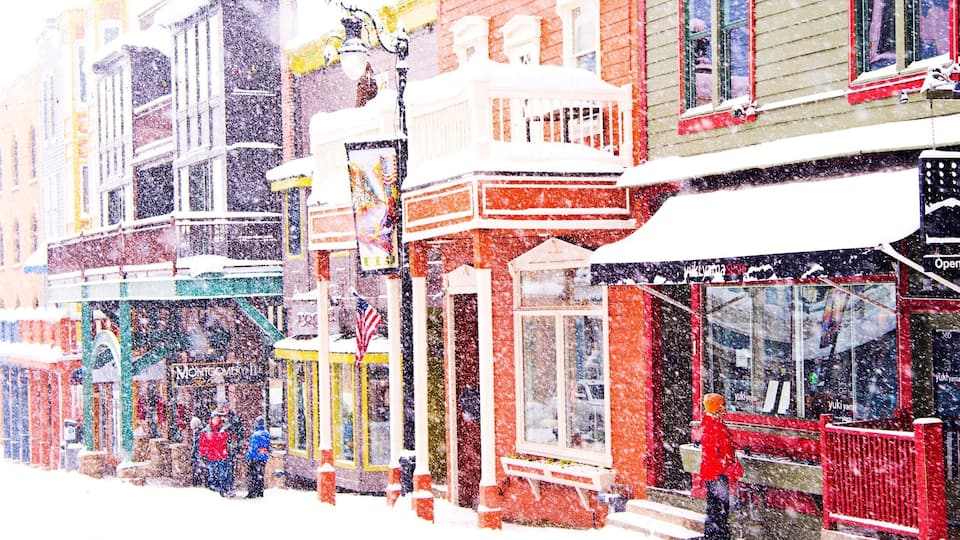 Park City Utah was a new discovery for me. The best snow in the world, two incredible ski resorts, an Australian cafe scene and the most adorable Main Street ever ... what's not to love? Who's been?