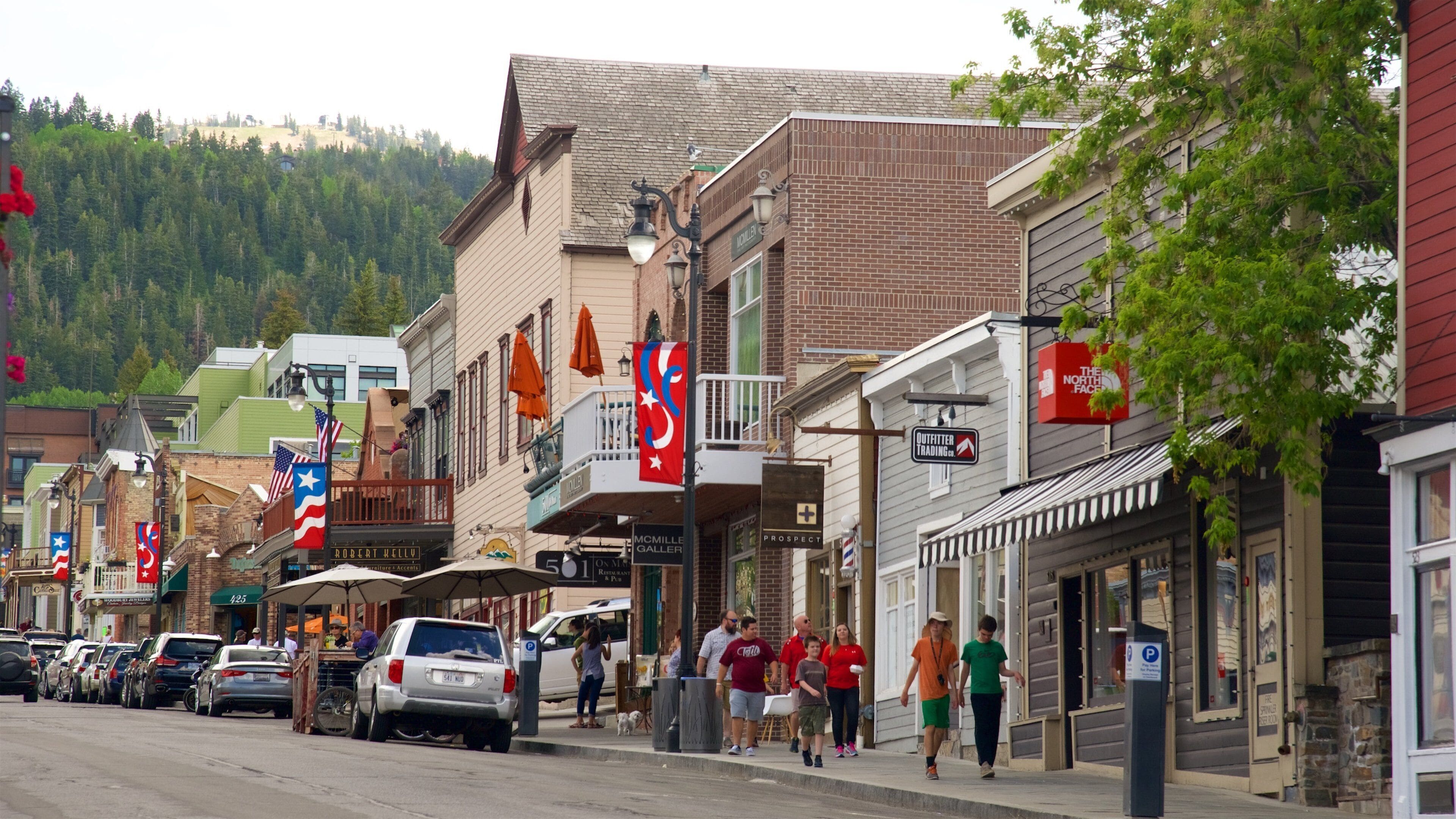 Park City showing street scenes