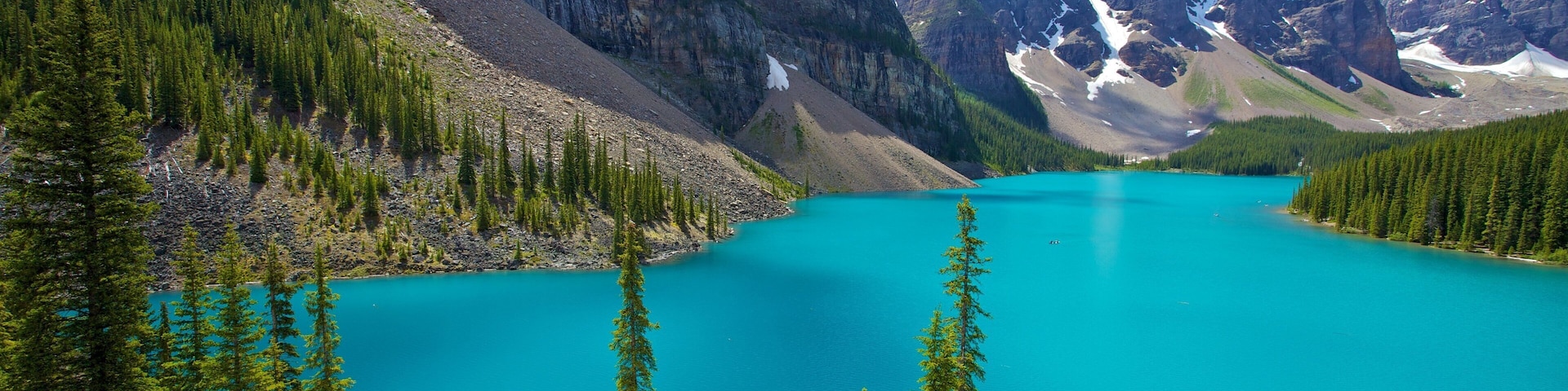 Parque nacional Banff mostrando un lago o espejo de agua, vista panorámica y montañas
