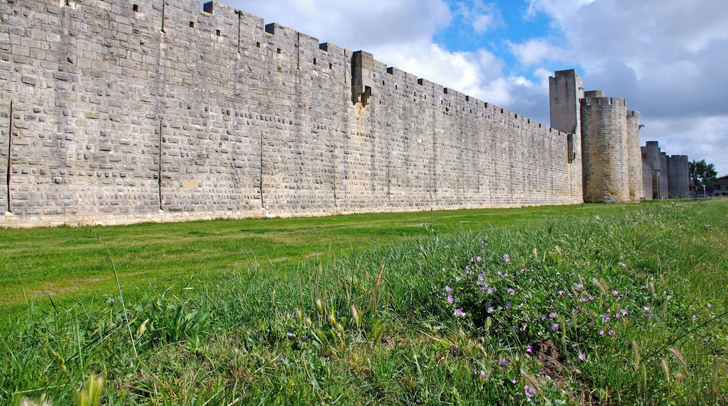 This building is classé au titre des Monuments Historiques. It is indexed in the Base Mérimée, a database of architectural heritage maintained by the French Ministry of Culture, under the reference PA00102942 .