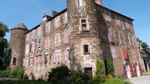 This building is indexed in the Base Mérimée, a database of architectural heritage maintained by the French Ministry of Culture, under the reference PA00093985 .