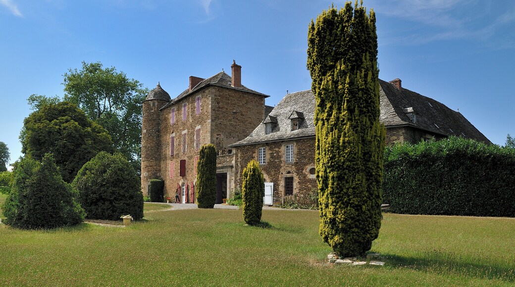 This building is indexed in the Base Mérimée, a database of architectural heritage maintained by the French Ministry of Culture, under the reference PA00093985 .