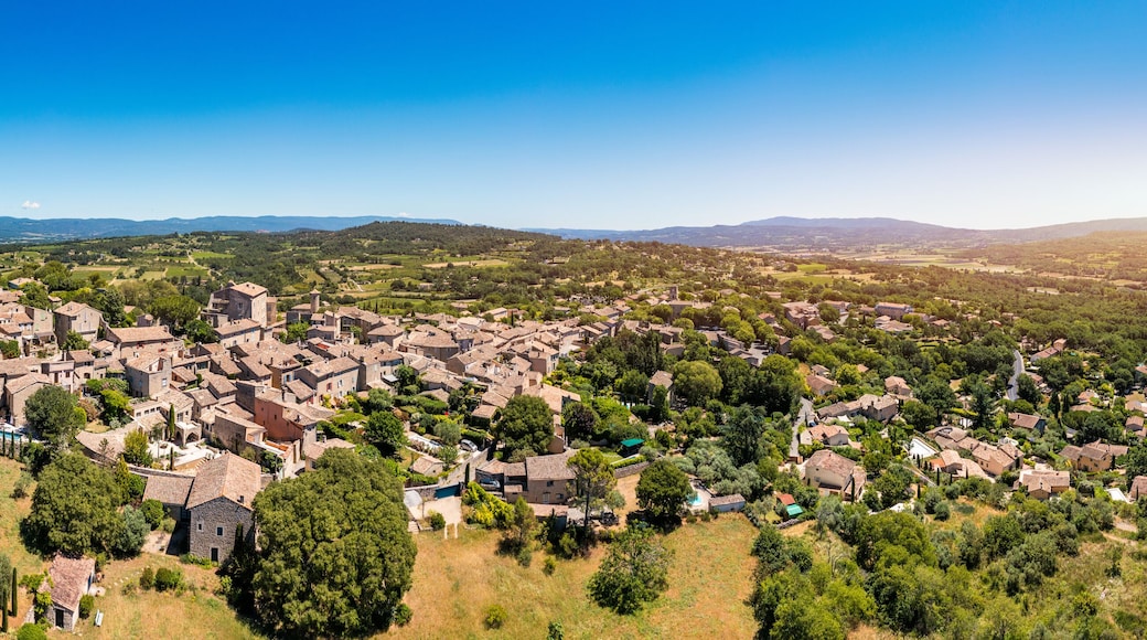 View of Goult, a small typical town in Provence, France. Discover the stunning hilltop village of Goult in Provence on a sunny day. Ancient hilltop village of Goult, Provence, France.