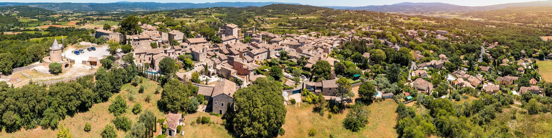 View of Goult, a small typical town in Provence, France. Discover the stunning hilltop village of Goult in Provence on a sunny day. Ancient hilltop village of Goult, Provence, France.