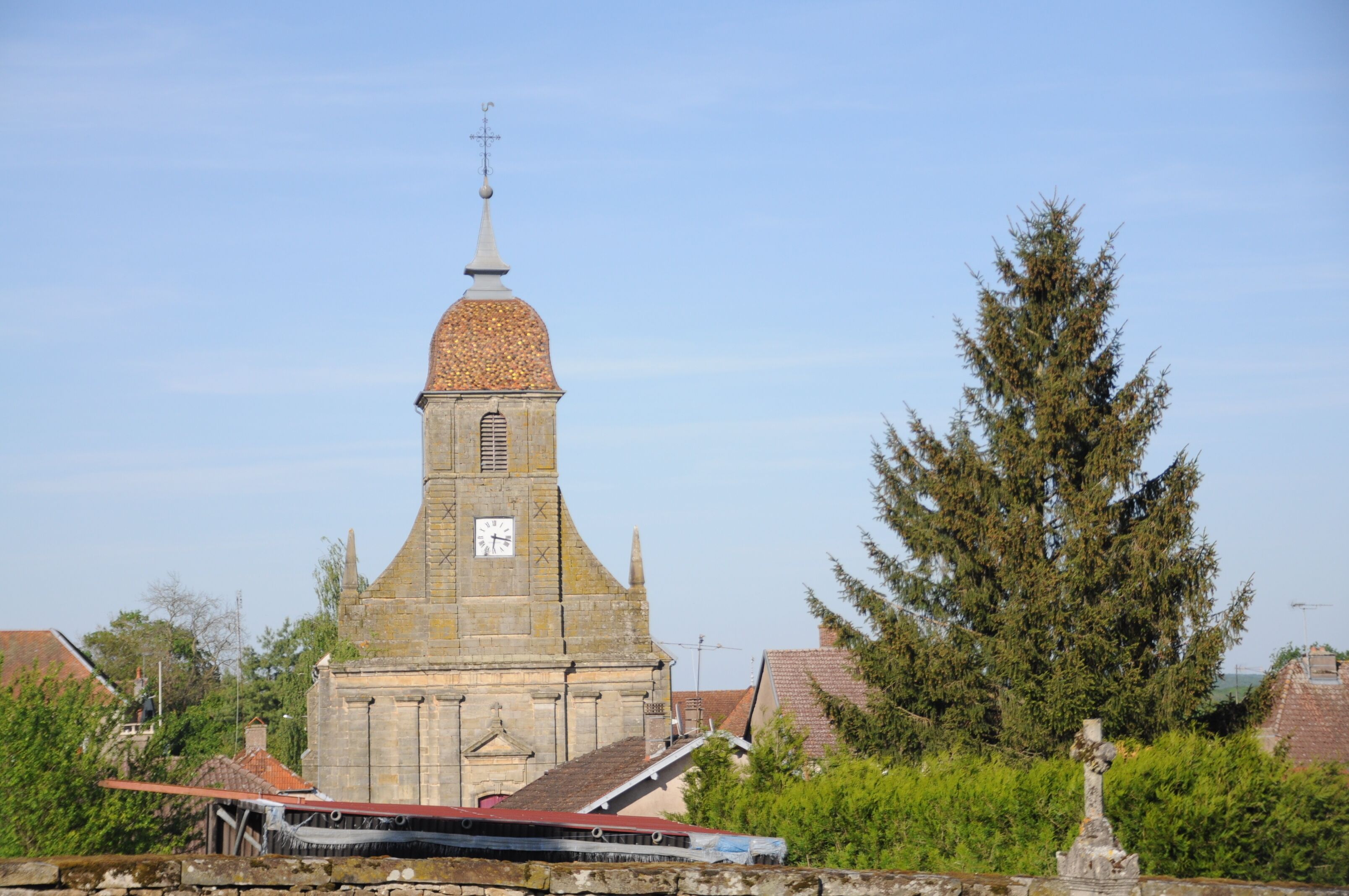This building is indexed in the Base Mérimée, a database of architectural heritage maintained by the French Ministry of Culture, under the reference PA00135344 .