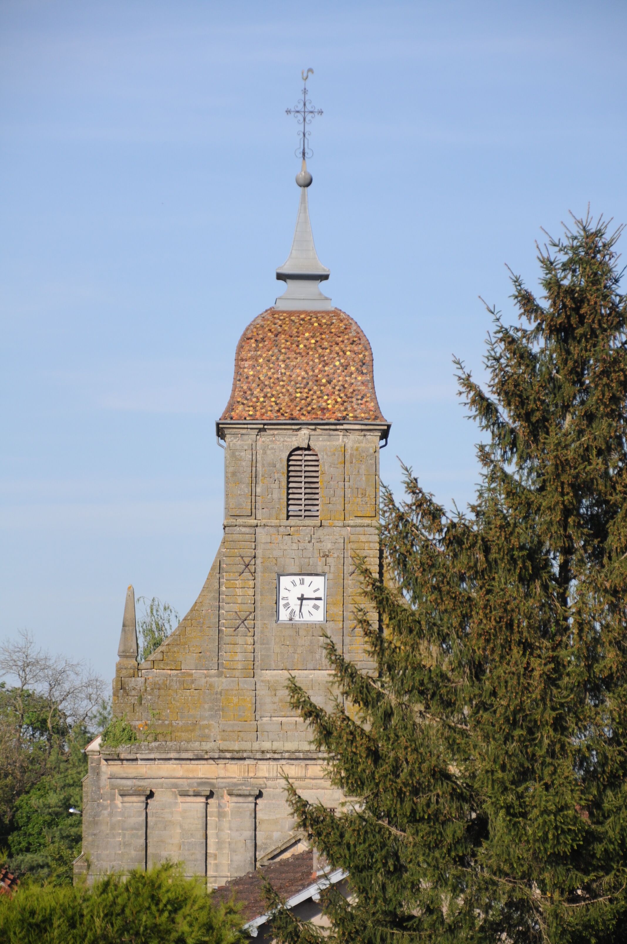 This building is indexed in the Base Mérimée, a database of architectural heritage maintained by the French Ministry of Culture, under the reference PA00135344 .