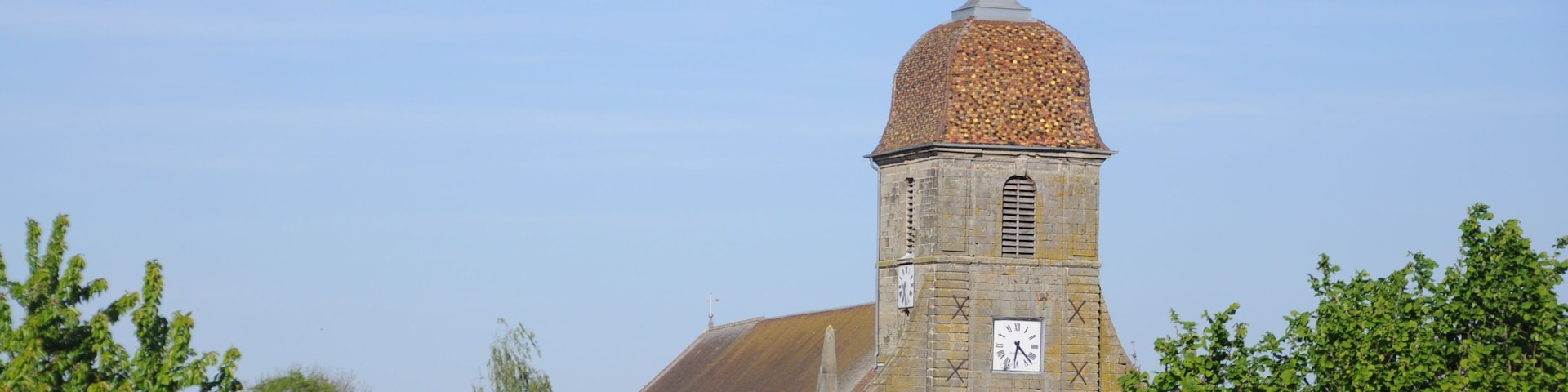 This building is indexed in the Base Mérimée, a database of architectural heritage maintained by the French Ministry of Culture, under the reference PA00135344 .