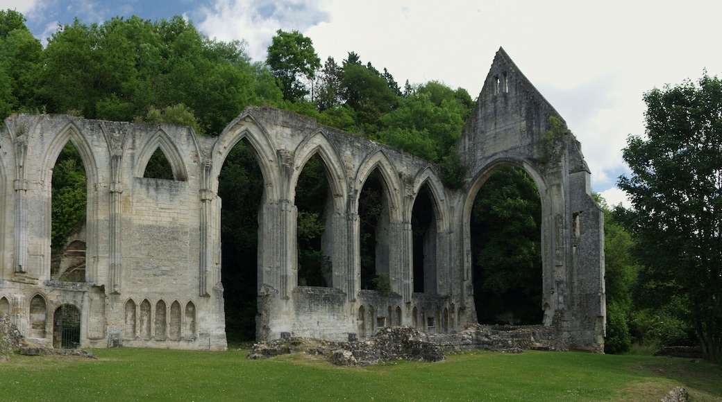 Beaumont le Roger, le prieuré de la Sainte Trinité