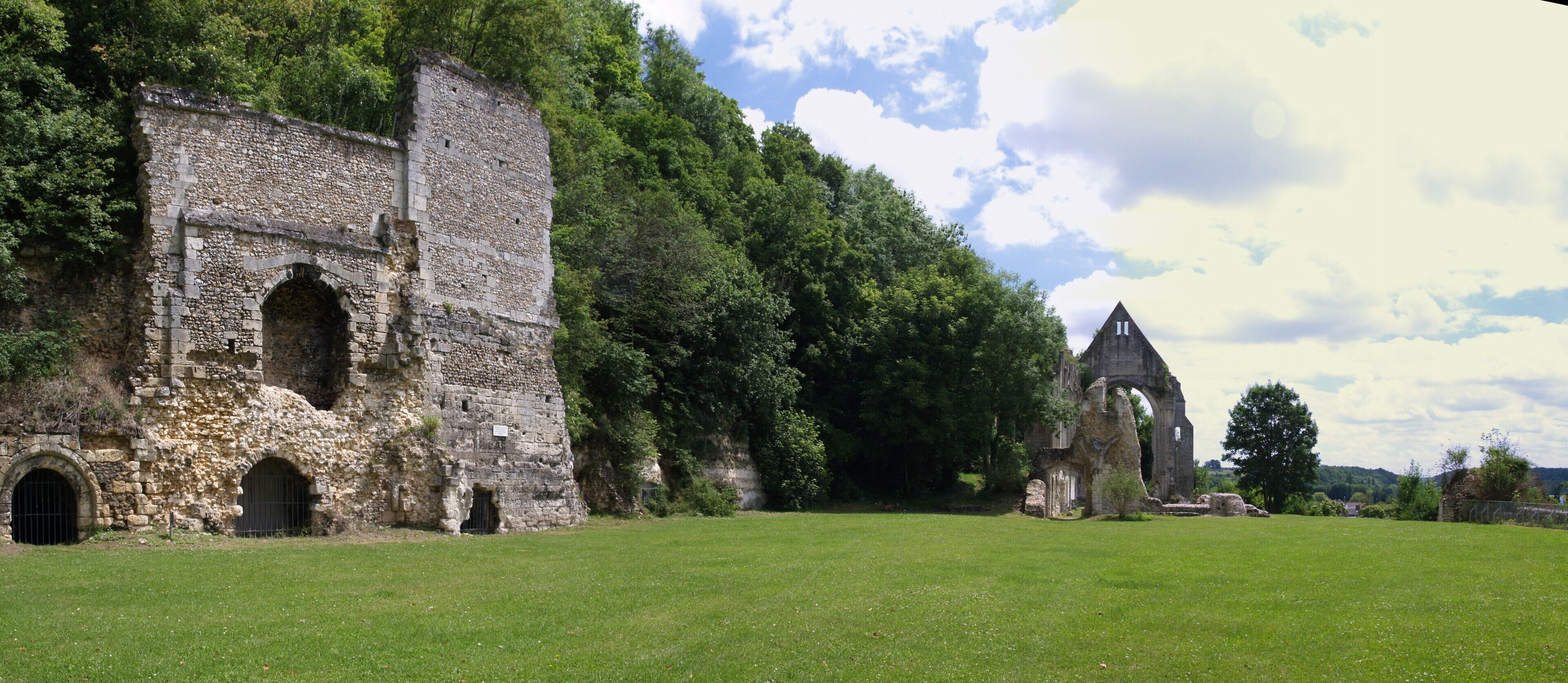 Beaumont le Roger, le prieuré de la Sainte Trinité