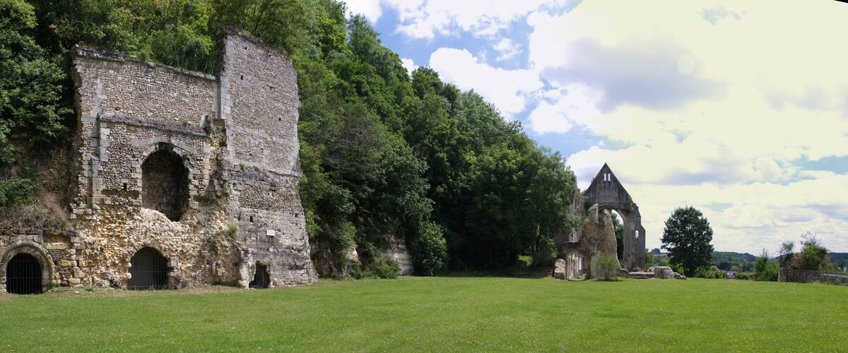 Beaumont le Roger, le prieuré de la Sainte Trinité