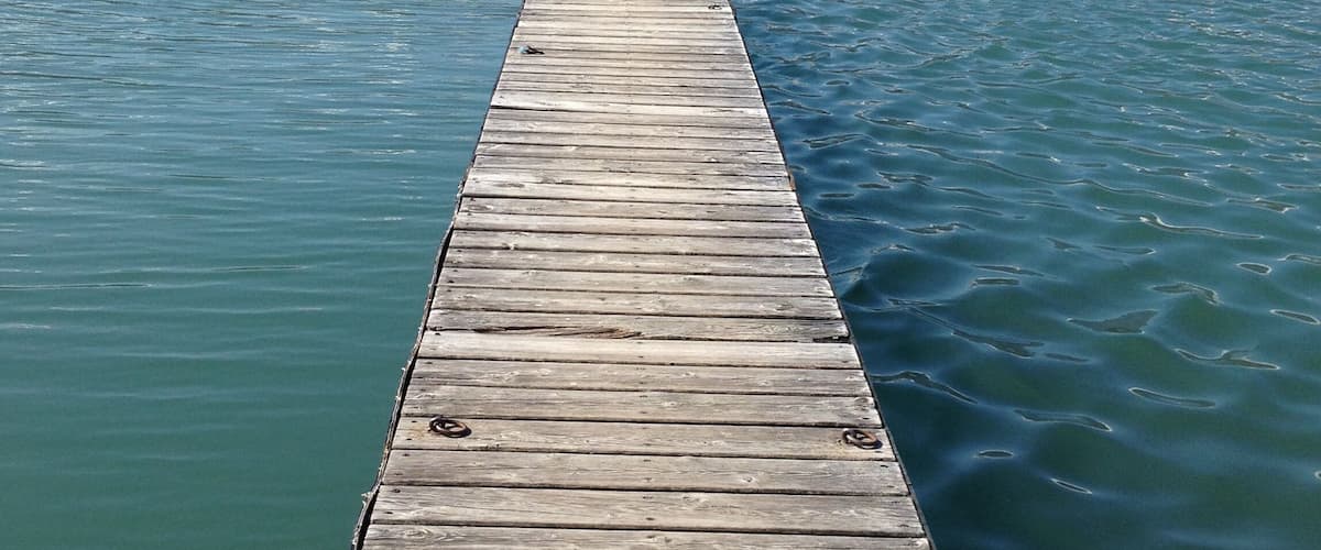 Ponton plan d'eau d'Embrun, first shifted to symmetry axis, and cropped accordingly.