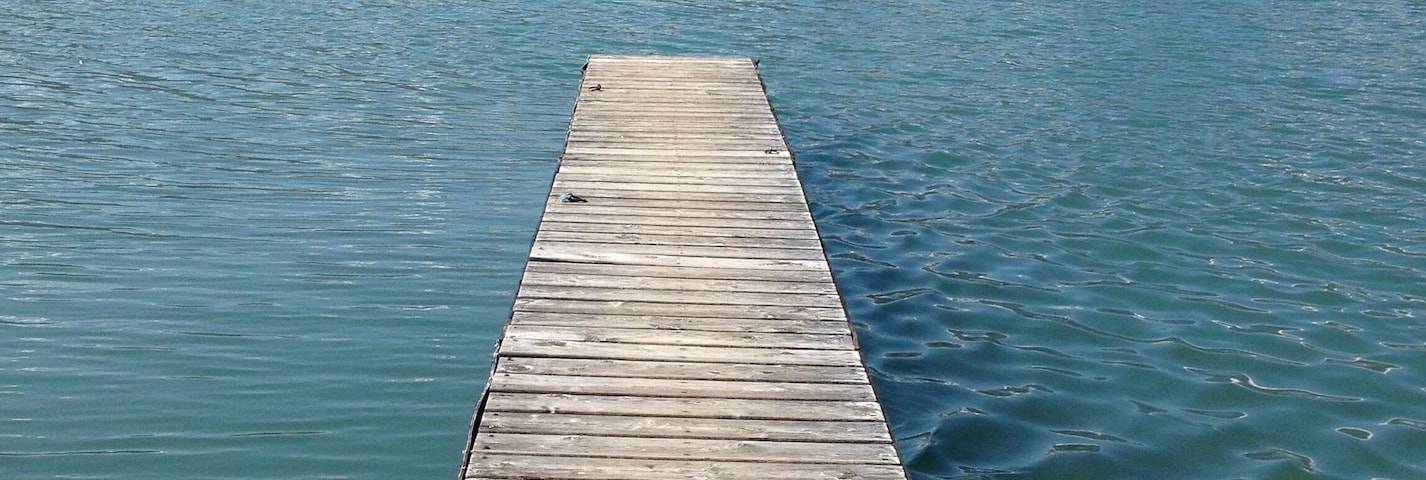 Ponton plan d'eau d'Embrun, first shifted to symmetry axis, and cropped accordingly.