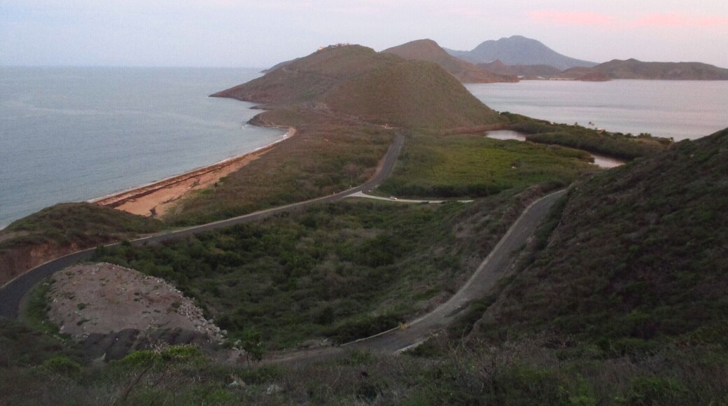St Kitts becomes very tiny on this part of the island, the view of the only road that connects the north part to the south is very suggestive, especially at sunset!