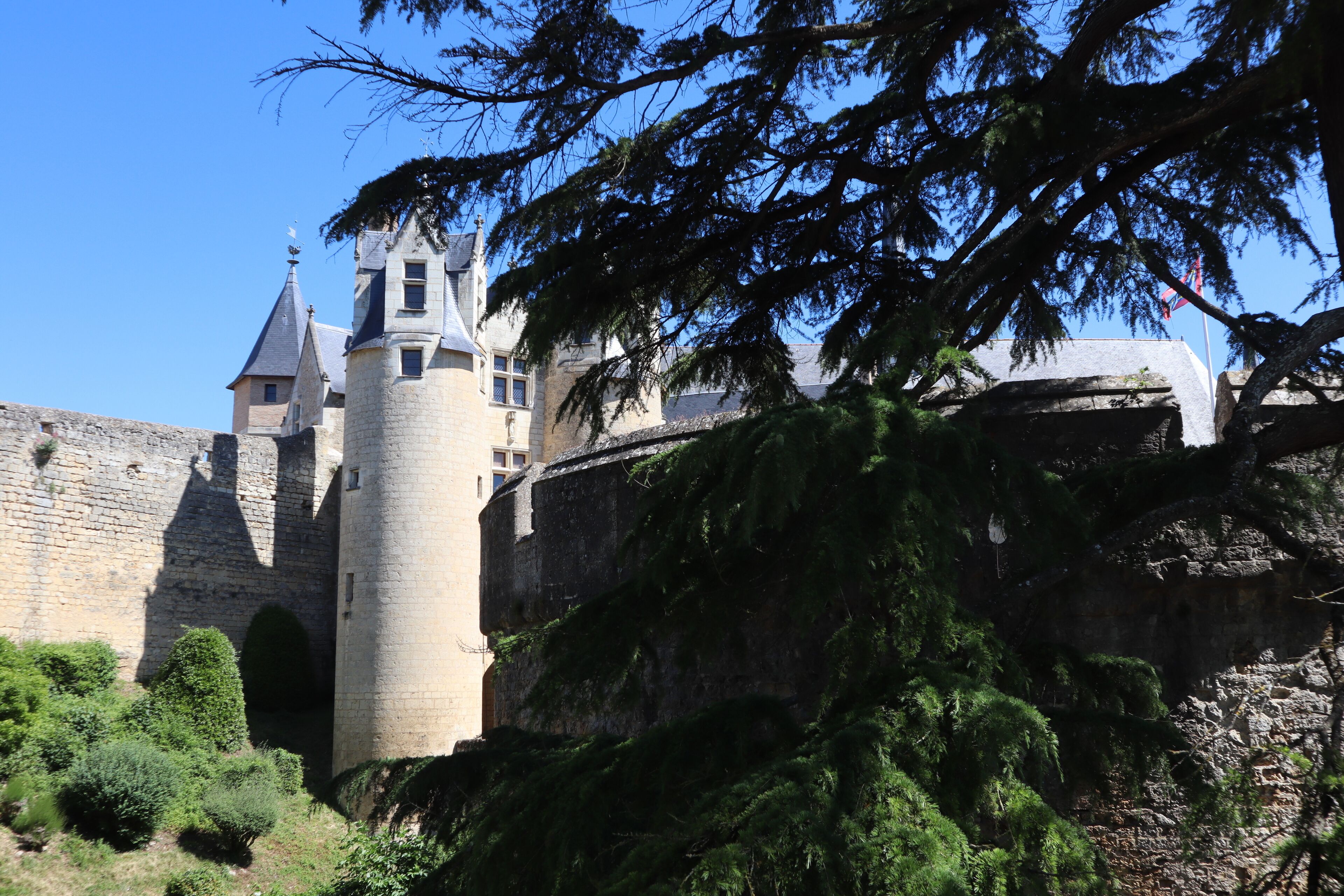 Extérieur du château de Montreuil-Bellay (49).