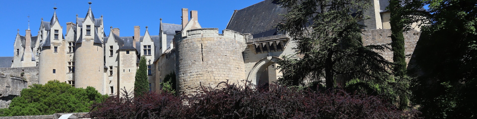 Extérieur du château de Montreuil-Bellay (49).
