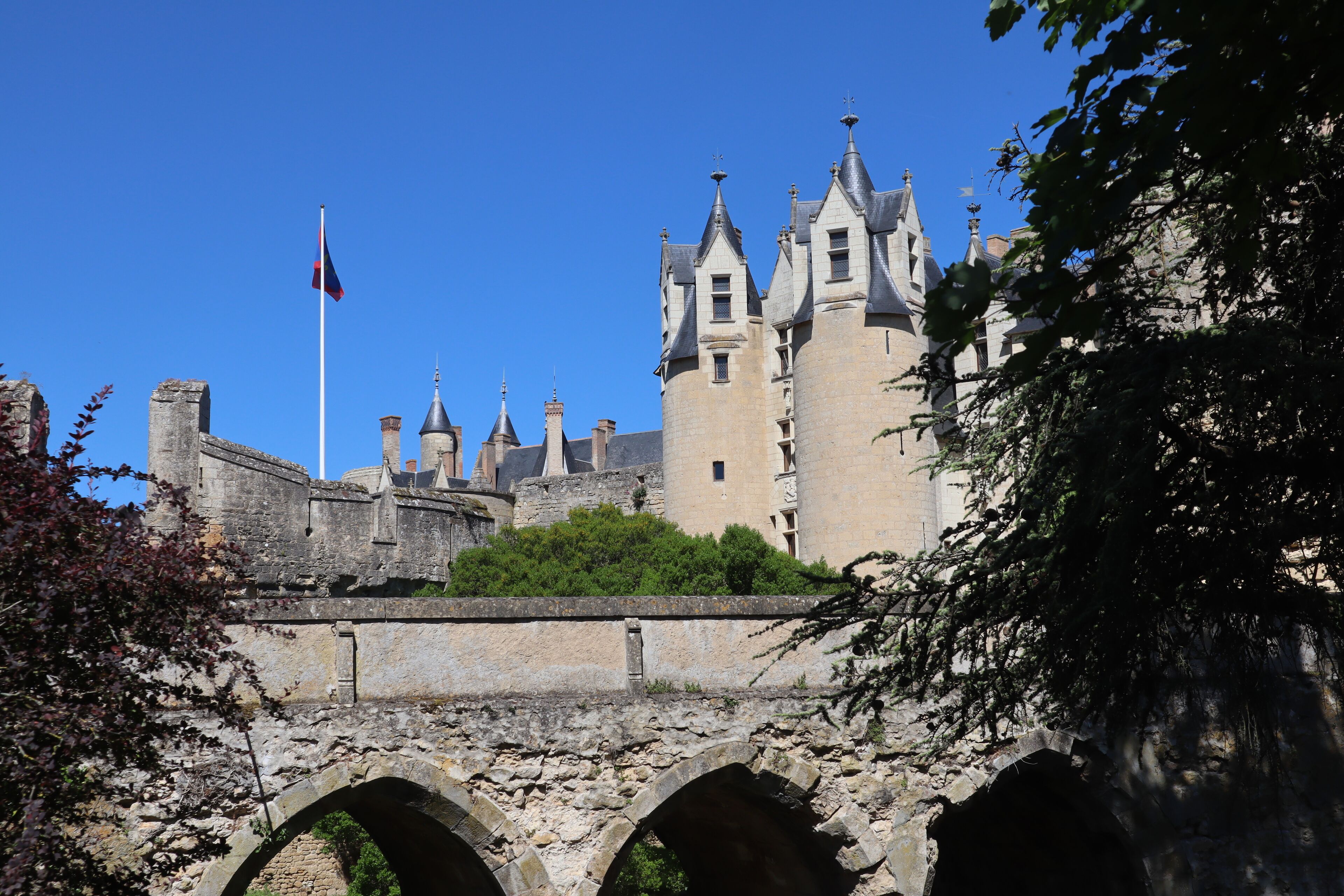 Extérieur du château de Montreuil-Bellay (49).
