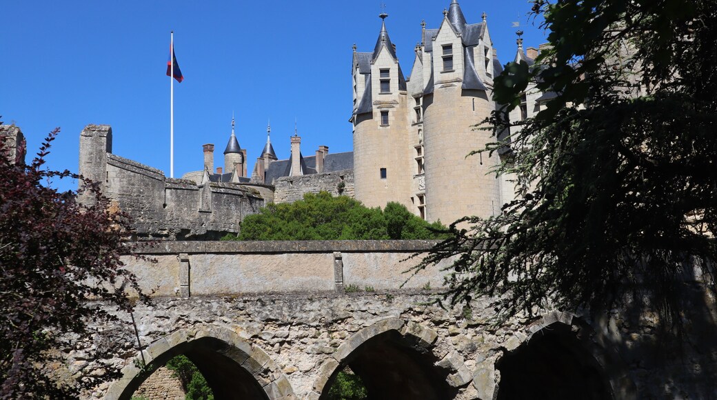 Extérieur du château de Montreuil-Bellay (49).