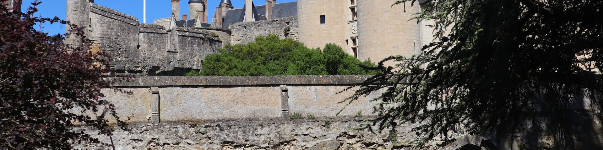 Extérieur du château de Montreuil-Bellay (49).