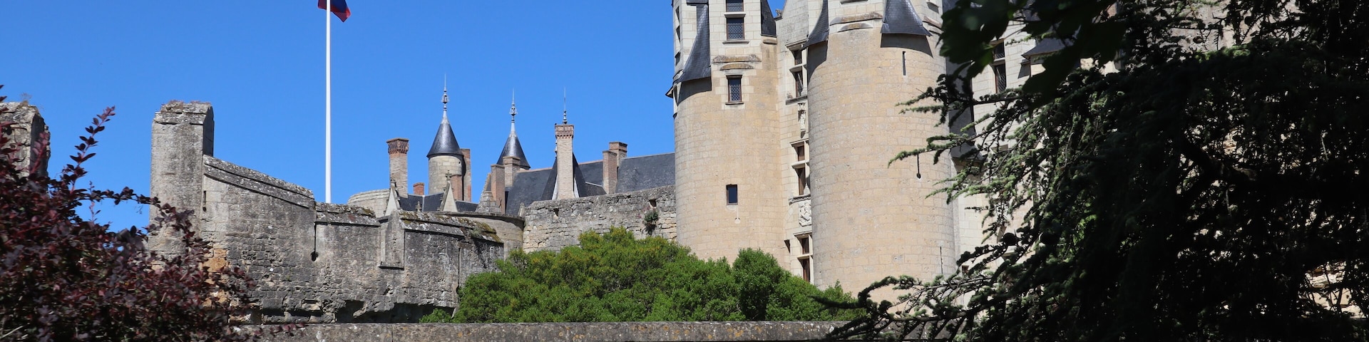 Extérieur du chùteau de Montreuil-Bellay (49).