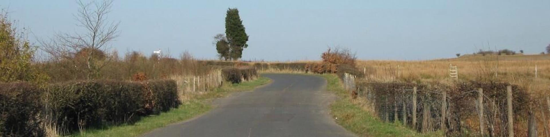 Darngavil Road The short section of Darngavil Road which falls within this square. The old signpost in the next gridsquare can be seen in the distance www.geograph.org.uk/photo/558891