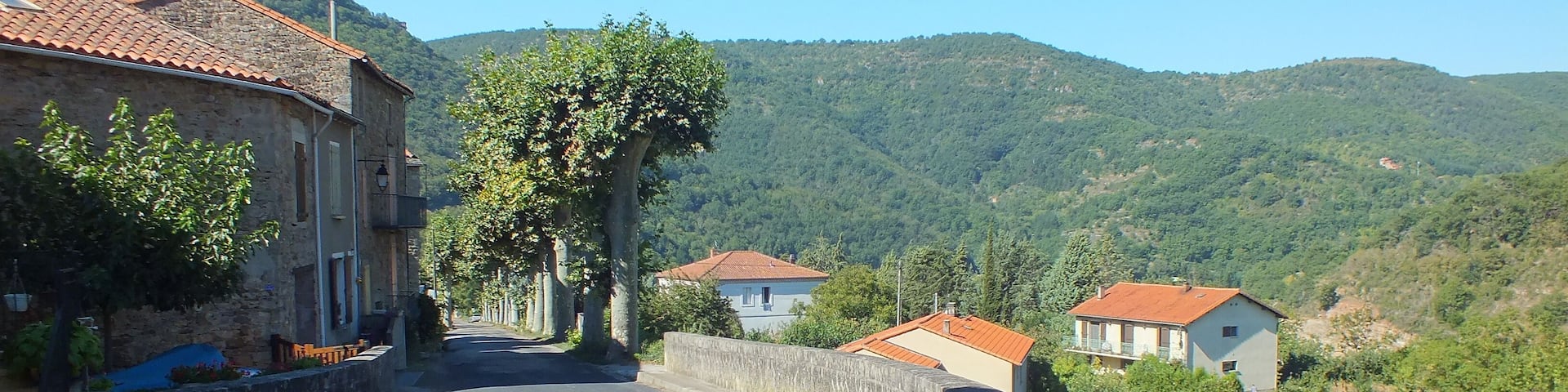 Saint-Rome-de-Tarn is a village and commune in southern Aveyron, in the Raspes de Tarn region. Vista looking east