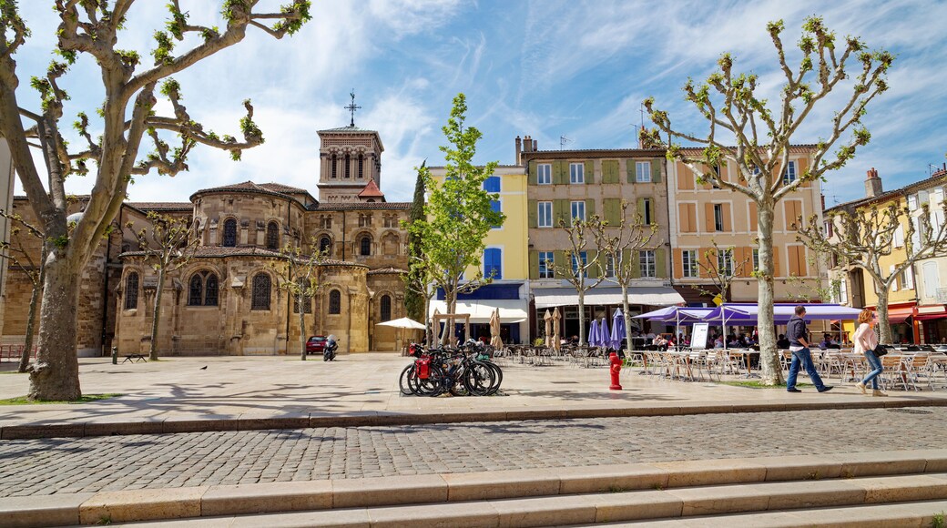 La place des Clercs à Valence (Drôme)