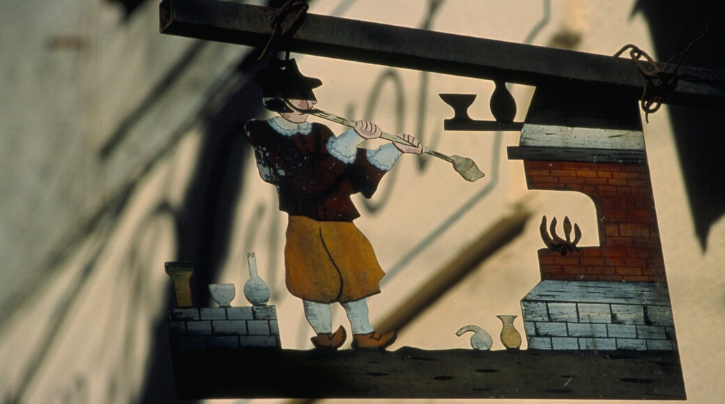 Biot showing outdoor art