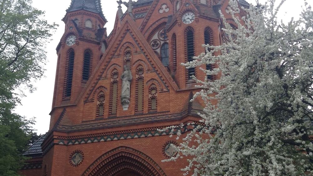 Kostel NavĆĄtĂvenĂ Panny Marie (Church of the Visitation) is a neo-Gothic Church in the South Moravian town of BĆeclav.
It was built in the late 19th century, and is probably the most impressive building in the town - around 25 minutes walk from the train station.
#architecture