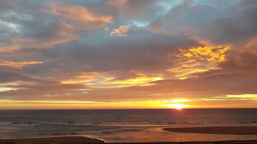 Early walkies along the promenade #hometown #beach #golden #berwick #northumberland