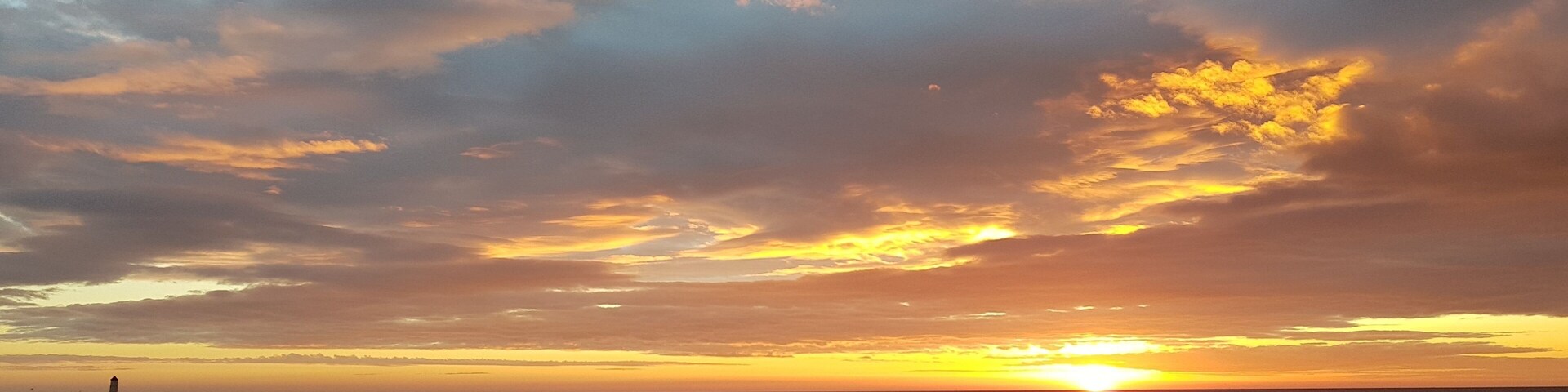 Early walkies along the promenade #hometown #beach #golden #berwick #northumberland