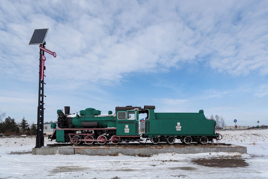 For people loving rail train.