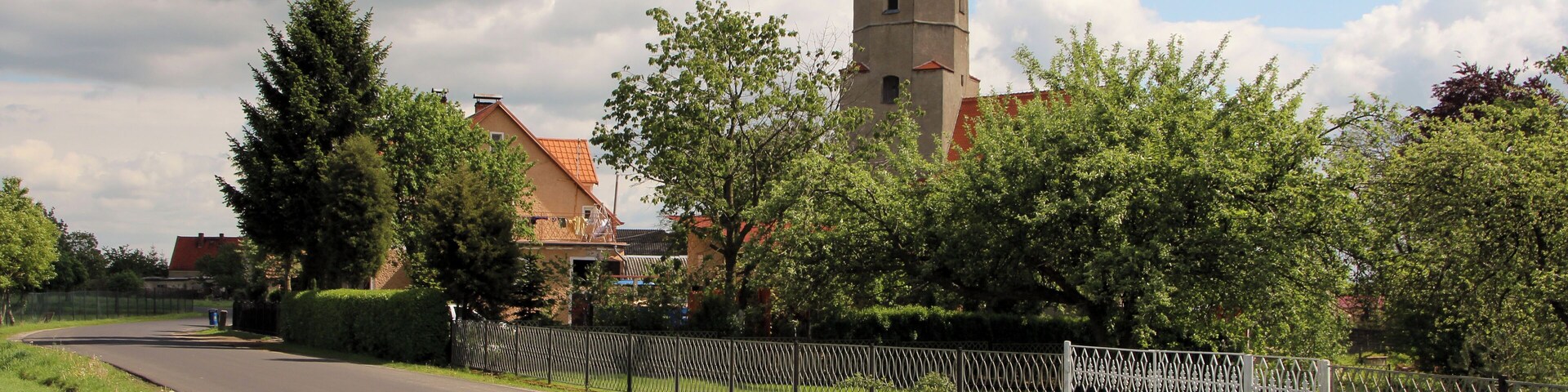 Jerzmanki – wieś w Polsce, w województwie dolnośląskim, w powiecie zgorzeleckim, w gminie Zgorzelec.