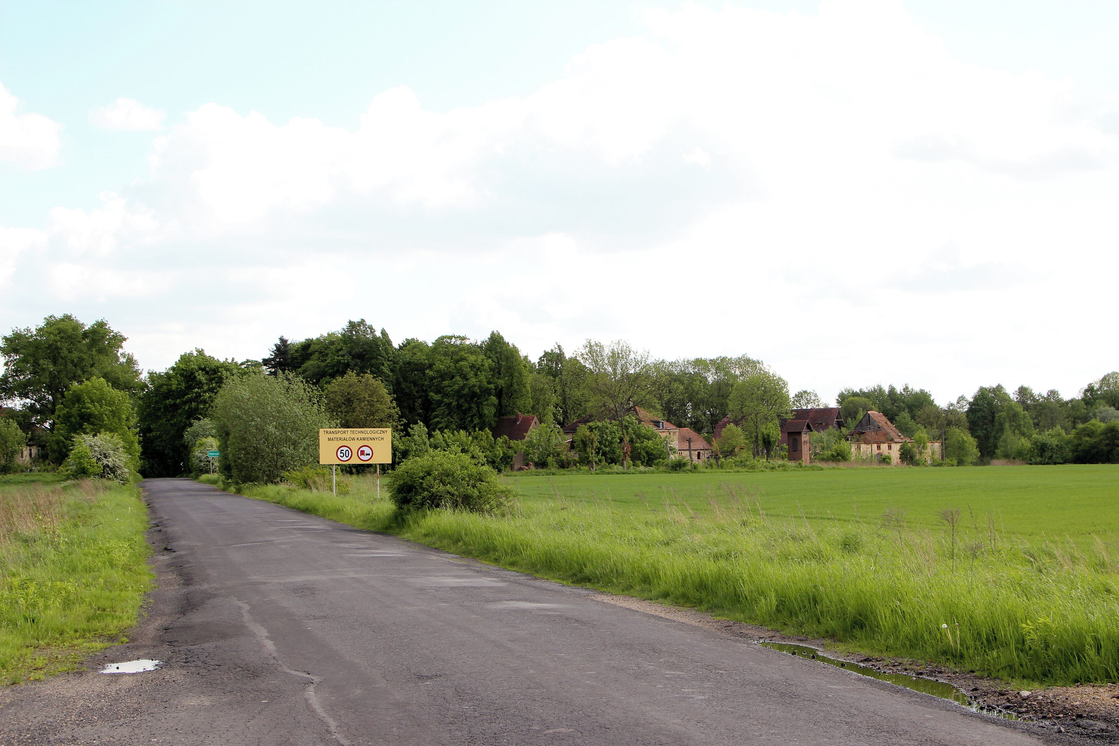 Pokrzywnik – wieś w Polsce, w województwie dolnośląskim, w powiecie zgorzeleckim, w gminie Zgorzelec.
